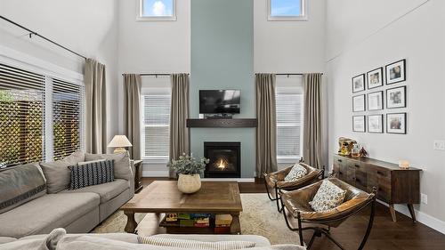 3077 Riesling Way, West Kelowna, BC - Indoor Photo Showing Living Room With Fireplace