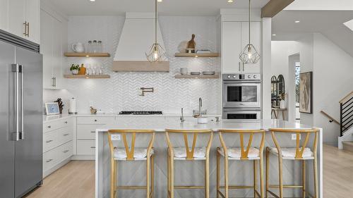 82 Red Sky Court, Kelowna, BC - Indoor Photo Showing Kitchen With Upgraded Kitchen
