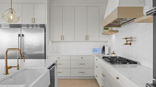 82 Red Sky Court, Kelowna, BC - Indoor Photo Showing Kitchen