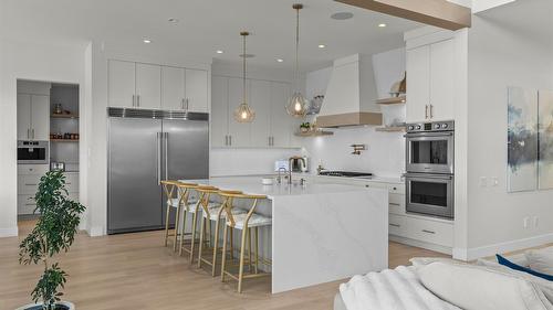 82 Red Sky Court, Kelowna, BC - Indoor Photo Showing Kitchen With Upgraded Kitchen