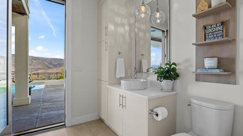 82 Red Sky Court, Kelowna, BC - Indoor Photo Showing Bathroom