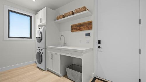 82 Red Sky Court, Kelowna, BC - Indoor Photo Showing Laundry Room