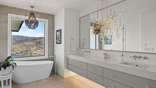 82 Red Sky Court, Kelowna, BC - Indoor Photo Showing Bathroom
