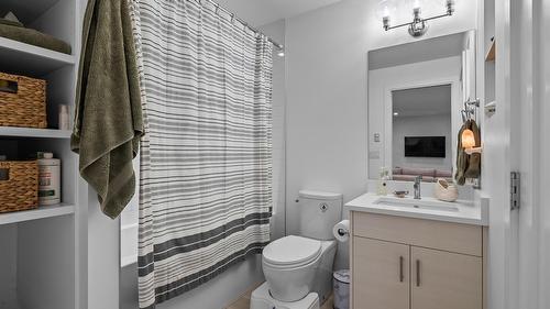 82 Red Sky Court, Kelowna, BC - Indoor Photo Showing Bathroom