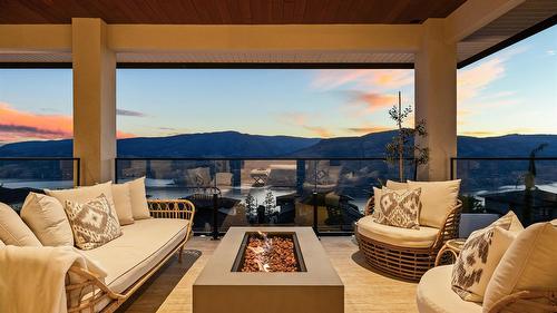82 Red Sky Court, Kelowna, BC -  Photo Showing Living Room