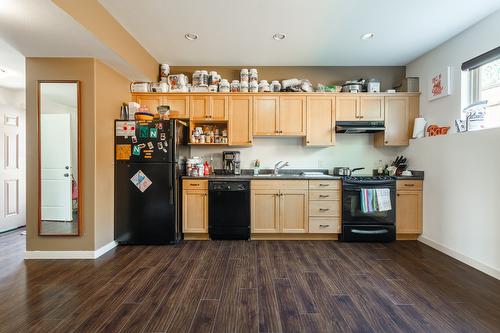 2538 Copper Ridge Drive, West Kelowna, BC - Indoor Photo Showing Kitchen