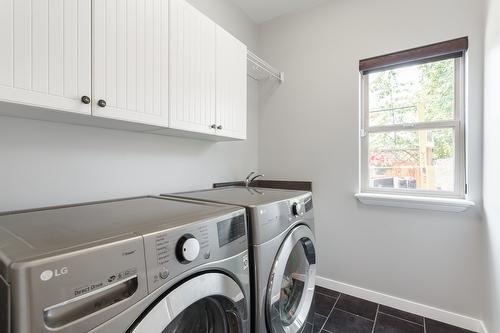 2538 Copper Ridge Drive, West Kelowna, BC - Indoor Photo Showing Laundry Room