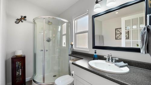 757 Rosewood Crescent, Kamloops, BC - Indoor Photo Showing Bathroom