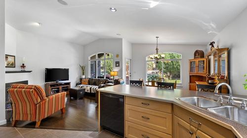 757 Rosewood Crescent, Kamloops, BC - Indoor Photo Showing Other Room