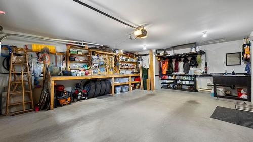 757 Rosewood Crescent, Kamloops, BC - Indoor Photo Showing Garage