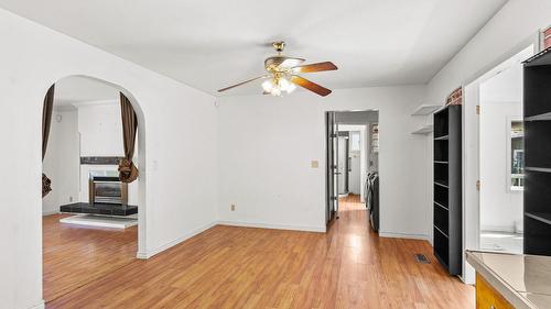 925 Sutherland Avenue, Kelowna, BC - Indoor Photo Showing Other Room