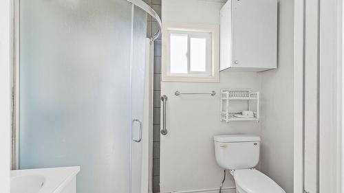 925 Sutherland Avenue, Kelowna, BC - Indoor Photo Showing Bathroom