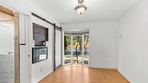 925 Sutherland Avenue, Kelowna, BC - Indoor Photo Showing Other Room