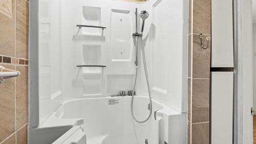 925 Sutherland Avenue, Kelowna, BC - Indoor Photo Showing Bathroom