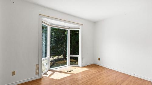 925 Sutherland Avenue, Kelowna, BC - Indoor Photo Showing Other Room