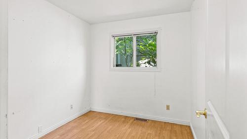 925 Sutherland Avenue, Kelowna, BC - Indoor Photo Showing Other Room