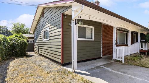 925 Sutherland Avenue, Kelowna, BC - Outdoor