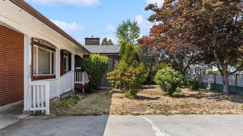 925 Sutherland Avenue, Kelowna, BC - Outdoor