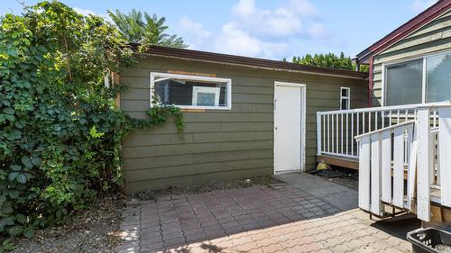 925 Sutherland Avenue, Kelowna, BC - Outdoor With Exterior