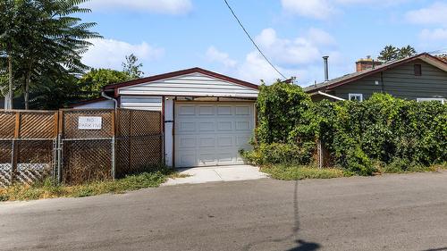 925 Sutherland Avenue, Kelowna, BC - Outdoor