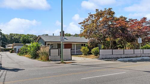 925 Sutherland Avenue, Kelowna, BC - Outdoor