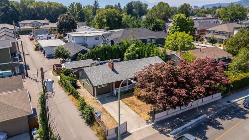 925 Sutherland Avenue, Kelowna, BC - Outdoor