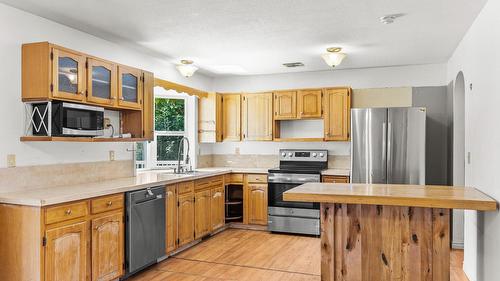 925 Sutherland Avenue, Kelowna, BC - Indoor Photo Showing Kitchen