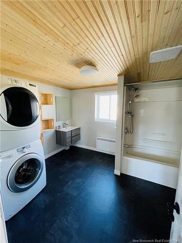 385 St-Pierre E, Caraquet, NB 