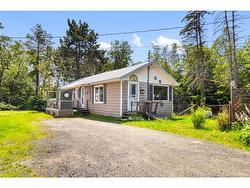 36 Queen ST Minto, NB E4B 3P1