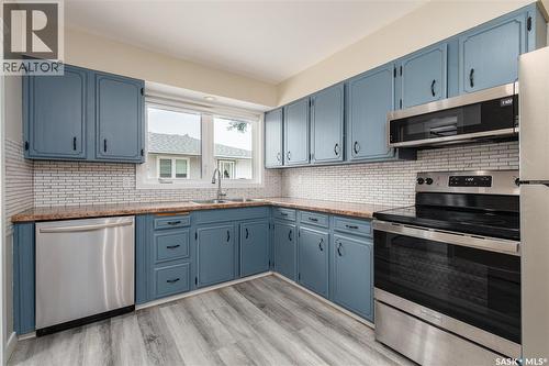 1131 Currie Crescent, Moose Jaw, SK - Indoor Photo Showing Kitchen With Double Sink