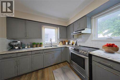 196 Brock Street North, Sarnia, ON - Indoor Photo Showing Kitchen