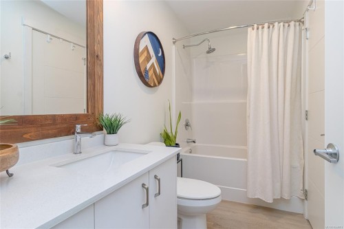 #106-120 Jensen Ave West, Parksville, BC - Indoor Photo Showing Bathroom