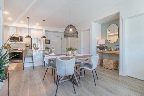 #106-120 Jensen Ave West, Parksville, BC - Indoor Photo Showing Dining Room
