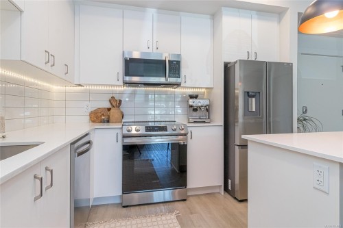 #106-120 Jensen Ave West, Parksville, BC - Indoor Photo Showing Kitchen With Upgraded Kitchen