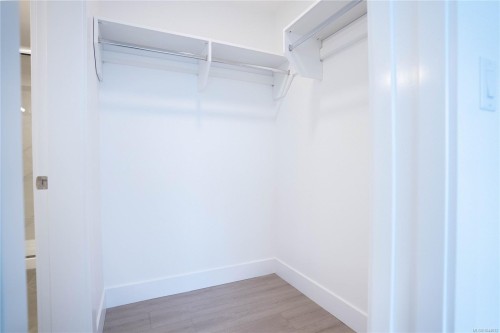 #303-258 Helmcken Rd, View Royal, BC - Indoor With Storage