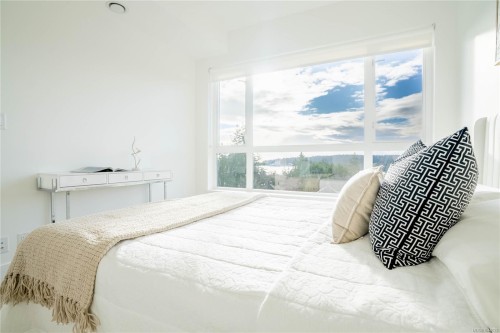#303-258 Helmcken Rd, View Royal, BC - Indoor Photo Showing Bedroom