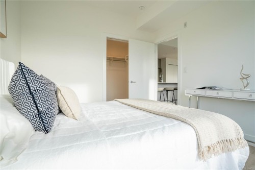 #303-258 Helmcken Rd, View Royal, BC - Indoor Photo Showing Bedroom