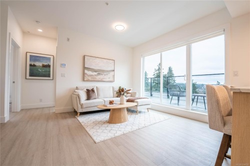 #212-258 Helmcken Rd, View Royal, BC - Indoor Photo Showing Living Room