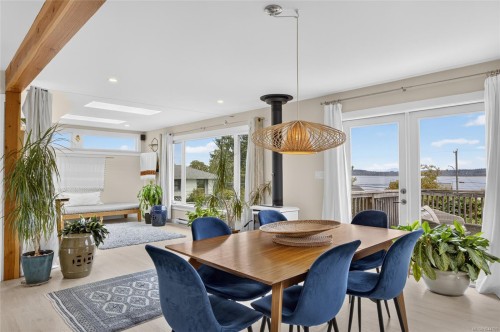 5674 Market St, Union Bay, BC 