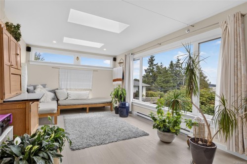 5674 Market St, Union Bay, BC 