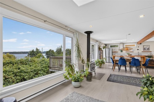 5674 Market St, Union Bay, BC 