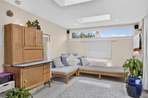 5674 Market St, Union Bay, BC 