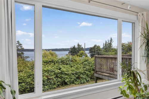 5674 Market St, Union Bay, BC 