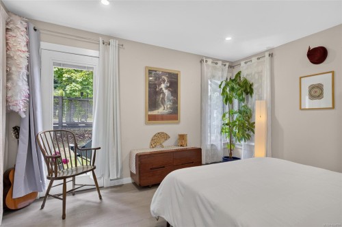 5674 Market St, Union Bay, BC 