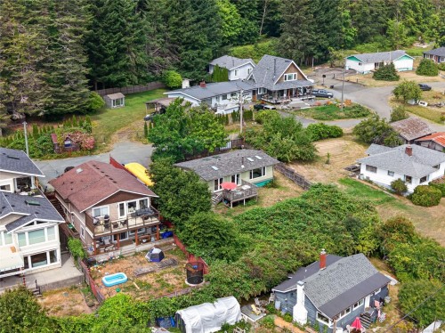 5674 Market St, Union Bay, BC 