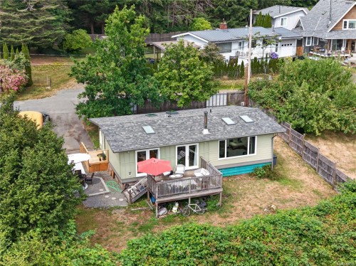 5674 Market St, Union Bay, BC 