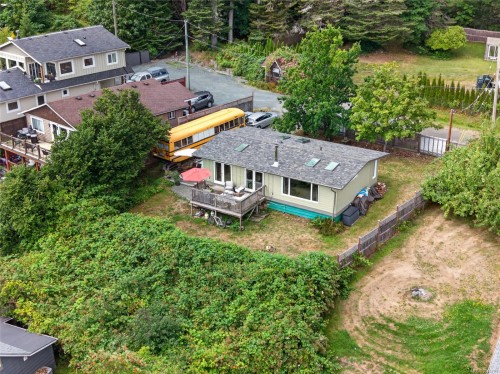 5674 Market St, Union Bay, BC 