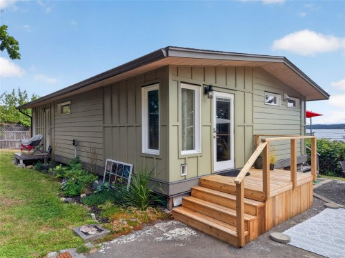 5674 Market St, Union Bay, BC 