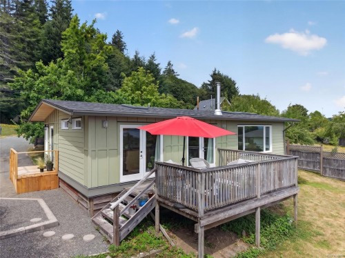 5674 Market St, Union Bay, BC 