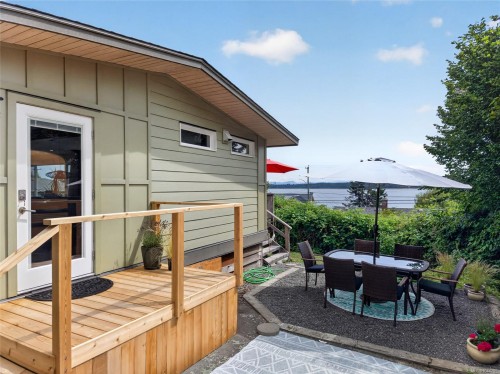 5674 Market St, Union Bay, BC 